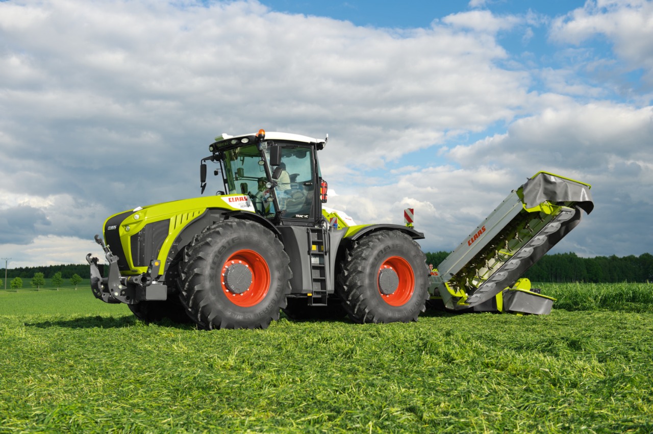 CLAAS Axion 830 2023 г салон. Немецкая сельхозтехника фирмы класс. CLAAS как открывается.